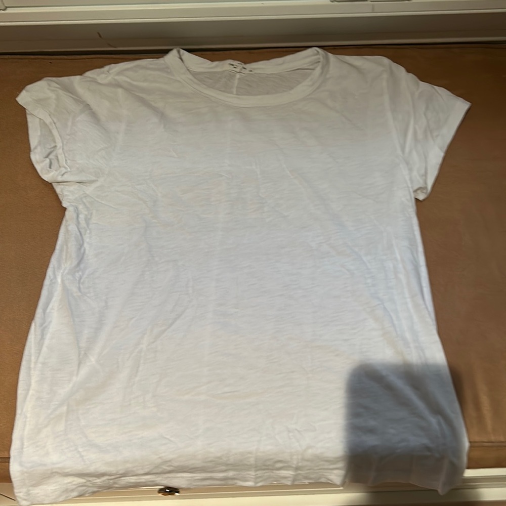 Rag & Bone “the crew neck tee” in white. Size large.